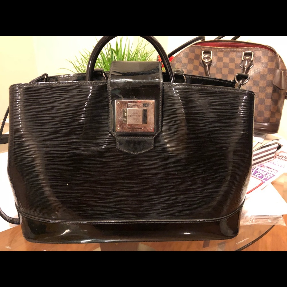 Authentic louis vuitton mirabeau epi leather